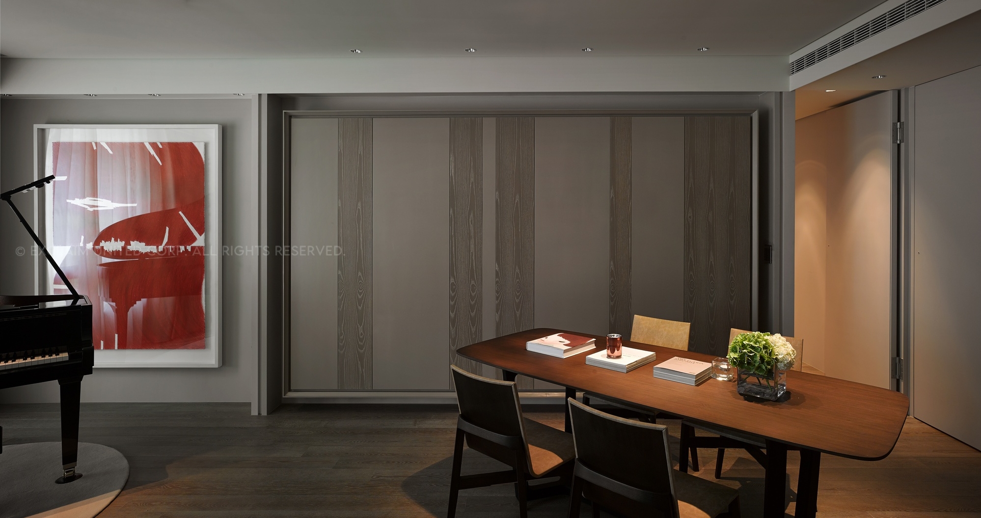 豪宅客廳設計-L型沙發與鋼琴配置，展現多場景彈性與空間可塑性